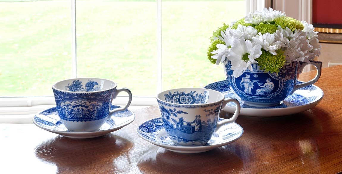 blue-room-jumbo-and-2-x-tea-cup-saucer-spode